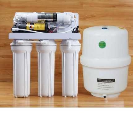 White 5 Stage RO Membrane Water Purifier and 3.2g Tank for Household Water Filtration